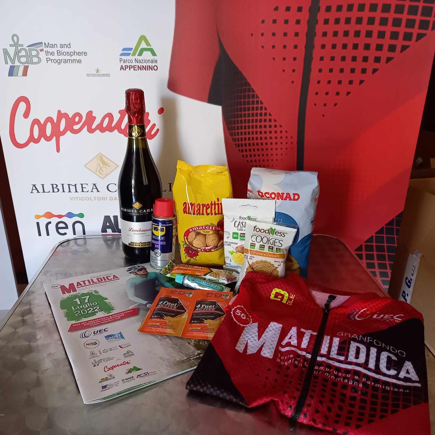 Here is the race package of the fifth Granfondo Matildica